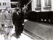 În prezenţa lui Gh. Gheorghiu–Dej s-a deschis la 25.09.1946 la sala „Dalles” expoziţia „Refacerea şi dezvoltarea căilor ferate”. Sunt prezenţi: E. Bodnăraş, S. Zeiger, ş.a. (25.09.1946).