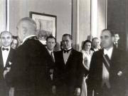 Gh. Gheorghiu–Dej, P. Groza, ş.a., luând parte la recepţia organizată cu prilejul sărbătoririi zilei de 7 noiembrie, la Ambasada Sovietică. (7.11.1946).