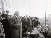 Gh. Gheorghiu–Dej, P. Groza, ş.a. în tribună la marele miting al oamenilor muncii din Piaţa Naţiunii, cu prilejul victoriei forţelor democrate în alegeri. (22.11.1946).