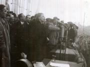 Gh. Gheorghiu–Dej, P. Groza, ş.a. în tribună la marele miting al oamenilor muncii din Piaţa Naţiunii, cu prilejul victoriei forţelor democrate în alegeri. (22.11.1946).