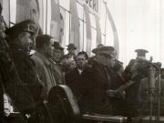 Gh. Gheorghiu–Dej, P. Groza, ş.a. în tribună la marele miting al oamenilor muncii din Piaţa Naţiunii, cu prilejul victoriei forţelor democrate în alegeri. (22.11.1946).