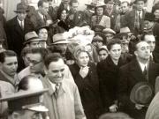 Marele miting al oamenilor muncii din Piaţa Naţiunii, cu prilejul victoriei forţelor democrate în alegeri. Au fost prezenţi: Gh. Gheorghiu–Dej, P. Groza, Gh. Apostol,  Gh. Vasilichi, Th. Georgescu, M. Constantinescu, G-ral V. Răşcanu, Ana Pauker, Fl. Bagdasar