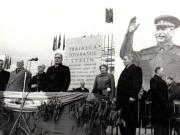 Gh. Gh.-Dej rostindu-şi cuvântarea la mitingul din Piaţa Victoriei, organizat cu prilejul sărbătoririi zilei internaţionale a femeii. În tribună se mai află: C.I. Parhon, Petru Groza, Ana Pauker, Vasile Luca, Lothar Rădăceanu, Iosif Chişinevschi. (8 martie 1950)