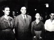 Gh. Gh.-Dej în mijlocul unei delegaţii de femei, la recepţia de la restaurantul „Pescăruş”, dată în cinstea Congresului UFDR. (16 iulie 1950) 
