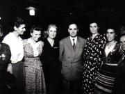 Gh. Gh.-Dej în mijlocul unei delegaţii de femei, la recepţia de la restaurantul „Pescăruş”, dată în cinstea Congresului UFDR. (16 iulie 1950) 