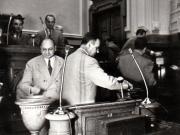Gh. Gh.-Dej la M. A. N. votând legea pentru alegerile de deputaţi în Sfaturile Populare. În fotografie se mai văd: ing. Profin şi Gh. Apostol. (7 septembrie 1950)