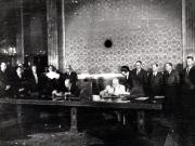 Gh. Gh.-Dej, Petru Groza, Walter Ulbricht, Teohari Georgescu, Iosif Chişinevschi, Chivu Stoica la solemnitatea de la Consiliul de Miniştri, cu prilejul semnării declaraţiei comune şi a unor acorduri între R.P.R. şi R.D.G. (22 septembrie 1950)