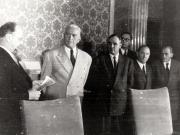 Gh. Gh.-Dej, Petru Groza, Walter Ulbricht, Iosif Chişinevschi, Chivu Stoica la solemnitatea de la Consiliul de Miniştri, cu prilejul semnării declaraţiei comune şi a unor acorduri între R.P.R. şi R.D.G. (22 septembrie 1950)