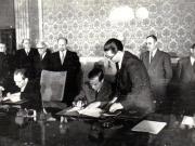 Gh. Gh.-Dej, Petru Groza, Walter Ulbricht, Alexandru Bârlădeanu, Teohari Georgescu la solemnitatea de la Consiliul de Miniştri, cu prilejul semnării declaraţiei comune şi a unor acorduri între R.P.R. şi R.D.G.(22 septembrie 1950)