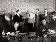 Gh. Gh.-Dej, Petru Groza, Walter Ulbricht, Alexandru Bârlădeanu, Iosif Chişinevschi, Chivu Stoica la solemnitatea de la Consiliul de Miniştri, cu prilejul semnării declaraţiei comune şi a unor acorduri între R.P.R. şi R.D.G. (22 septembrie 1950)