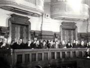 Gh. Gh.-Dej, Petru Groza, Vasile Luca, Teohari Georgescu, Chivu Stoica, Lothar Rădăceanu, Emil Bodnăraş, Iosif Chişinevschi, Gh. Vasilichi, Petre Borilă, Popescu Doreanu pe banca ministerială participând la cea de a 9-a sesiune ordinară a M.A.N., unde s-a dezbătut proiectul de lege privind planul cincinal de dezvoltare a economiei naţionale. (1951-1955)(14 decembrie 1950).