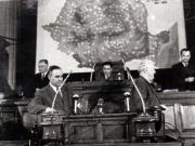 Gh. Gh.-Dej, Mihail Sadoveanu şi Gh. Apostol votând la M.A.N. legea planului cincinal de dezvoltare a economiei naţionale a R.P.R., în perioada 1951-1955.(14 decembrie 1950)