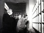 Gh. Gh.-Dej şi Ana Pauker cercetează exponatele expoziţiei „China Nouă” deschisă la sala Dalles de Institutul Român pentru Relaţiile Culturale cu Străinătatea.(23 decembrie 1950)