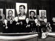 Gh. Gh.-Dej, Mihail Sadoveanu, Constanţa Crăciun, C. I. Parhon, Gh. Florescu, Emil Bodnăraş în prezidiul adunării festive de la Ateneul Român consacrată celei de a treia aniversări a R.P.R. (26 decembrie 1950)
