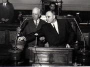 Gh. Gheorghiu-Dej votând proiectul de lege pentru aprobarea Bugetului de Stat al R.P.R. pe anul 1952.  Sunt prezenţi: Gh. Apostol, P. Groza, ş.a. (27.03.1952).