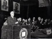 Gh. Gheorghiu-Dej rostindu-şi cuvântarea la primul Congres al învăţătorilor din R.P.R. ţinut în Aula Ateneului R.P.R.Sunt prezenţi: M. Ralea, Traian Săvulescu, Ilie Murgulescu, ş.a.(10.04.1952).