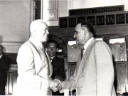 Gh. Gheorghiu-Dej este felicitat de către P. Groza, cu prilejul alegerii sale în funcţia de Preşedinte al Consiliului de Miniştri al R.P.R., la cea de-a 12-a sesiune a M.A.N.(2.06.1952).