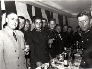 Gh. Gheorghiu-Dej în mijlocul stahanoviştilor şi fruntaşilor în producţie din întreprinderile carbonifere din ţară, cu prilejul întâlnirii acestora de la Consiliul de Miniştri al R.P.R.(17.06.1952).