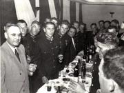 Gh. Gheorghiu-Dej în mijlocul stahanoviştilor şi fruntaşilor în producţie din întreprinderile carbonifere din ţară, cu prilejul întâlnirii acestora de la Consiliul de Miniştri al R.P.R.(17.06.1952).