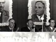 Gh. Gheorghiu-Dej, ş.a., în prezidiul Consfătuirii pe ţară a muncitorilor mineri din industria carboniferă, în sala Teatrului muncitoresc - Petroşani. Sunt prezenţi: Al. Moghioroş, ş.a.(28-29.06.1952).