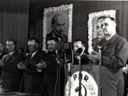 Gh. Gheorghiu-Dej, ş.a., în prezidiul Consfătuirii pe ţară a muncitorilor mineri din industria carboniferă, în sala Teatrului muncitoresc - Petroşani. Sunt prezenţi: Al. Moghioroş, Chivu Stoica, ş.a.(28-29.06.1952).