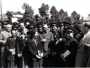 Gh. Gheorghiu-Dej la Petroşani, în mijlocul unui grup de mineri cu prilejul Consfătuirii pe ţară a muncitorilor mineri din industria carboniferă. (28-29.06.1952).