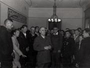 Gh. Gheorghiu-Dej se întreţine cu un grup de participanţi la Consfătuirea pe ţară a muncitorilor mineri din industria carboniferă, la Petroşani. Sunt prezenţi: M. Constantinescu, Kapiten Gheza, ş.a.(28-29.06.1952).