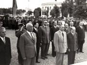 Gh. Gheorghiu-Dej, P. Groza, M. Constantinescu, Marin Florea Ionescu, I. Chişinevschi, E. Bodnăraş, Al. Moghioroş, Al. Drăghici, P. Borilă, P. Constantinescu-Iaşi, Chivu Stoica, ş.a., la solemnitatea de la Monumentul Eroilor Sovietici din Piaţa Victoriei, cu prilejul celei de-a 8-a aniversări a eliberării României de sub jugul fascist.(22.08.1952).