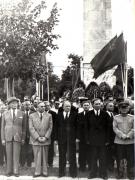 Gh. Gheorghiu-Dej, P. Groza, P. Constantinescu-Iaşi, Marin Florea Ionescu, V.V. Kuzneţov, ş.a., la solemnitatea de la Monumentul Eroilor Sovietici din Piaţa Victoriei, cu prilejul celei de-a 8-a aniversări a eliberării României de sub jugul fascist.(22.08.1952).