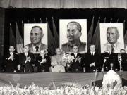 Gh. Gheorghiu-Dej, P. Groza, V.V. Kuzneţov, I. Chişinevschi, Al. Moghioroş, A.I. Leontiev, ambasadorul Uniunii Sovietice, ş.a., în prezidiul adunării festive care a avut loc la Teatrul de Vară din parcul Herăstrău, în cinstea celei de-a 8-a aniversări a eliberării României de sub jugul fascist.(22.08.1952).