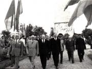 Gh. Gheorghiu-Dej, P. Groza, V.V. Kuzneţov, I. Chişinevschi, Al. Moghioroş, M.B. Mitin, Gh. Apostol, C. Pârvulescu, M. Florea Ionescu, E. Bodnăraş, ş.a., la solemnitatea depunerii unor coroane de flori la Monumentul Eroilor Sovietici din Piaţa Victoriei.(22.08.1952).