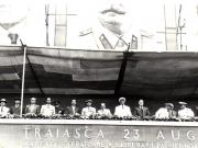 Gh. Gheorghiu-Dej, P. Groza, E. Bodnăraş, V.V. Kuzneţov (conducătorul delegaţiei sovietice), Al. Moghioroş, I. Chişinevschi, Nagy  Imre, G-ral F.I. Golikov, M. (Piaţa Aviatorilor).(23.08.1952).Constantinescu, Gh. Apostol, ş.a., în tribuna oficială la parada militară şi demonstraţia oamenilor muncii din Capitală, cu prilejul zilei de 23 August 1952