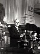 Gh. Gheorghiu-Dej la finalul celei de-a XIII-a sesiuni a M.A.N. în cadrul căreia s-a expus raportul proiectului noii Constituţii a R.P.R. Sunt de faţă: Filip Geltz, ş.a.(22-25.09.1952).