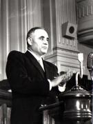 Gh. Gheorghiu-Dej la finalul celei de-a XIII-a sesiuni a M.A.N. în cadrul căreia s-a expus raportul proiectului noii Constituţii a R.P.R.        (22-25.09.1952).