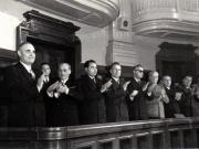 Gh. Gheorghiu-Dej, Gh. Apostol, I. Chişinevschi, Chivu Stoica,  M. Constantinescu, P. Borilă, E. Bodnăraş, D-tru Petrescu,. Al. Drăghici, ş.a., pe banca ministerială la lucrările celei de-a XIII-a sesiune a M.A.N. unde s-au dezbătut o serie de probleme şi s-a supus spre aprobare proiectul noii Constituţii a R.P.R.(22-25.09.1952).