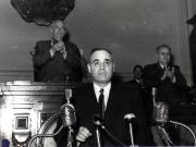 Gh. Gheorghiu-Dej la cea de-a XIII-a sesiune a M.A.N., expuunând raportul asupra proiectului de Constituţie a R.P.R. Sunt de faţă: Gh. Stoica, Tiţă Florea, ş.a.(22-25.09.1952).