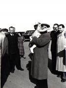 Gh. Gheorghiu-Dej pe Aeroportul Băneasa la înapoierea de la Moscova, unde a participat, în fruntea delegaţiei P.M.R., la lucrările celui de-al XIX-lea Congres al P.C.U.S. Sunt de faţă: P. Borilă, Chivu Stoica, M. Constantinescu, Gh. Apostol, ş.a.(16.10.1952).