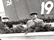 Gh. Gheorghiu-Dej şi C. I. Parhon, în tribuna centrală din Piaţa Aviatorilor, la demonstraţia oamenilor muncii cu prilejul celei de-a 35-a aniversări a Marii Revoluţii Socialiste din Octombrie.(7.11.1952).