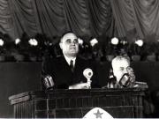 Gh. Gheorghiu-Dej vorbind la adunarea din Sala Sporturilor de la Floreasca, cu prilejul întâlnirii cu alegătorii din circumscripţia electorală „Griviţa Roşie”.(28.11.1952).