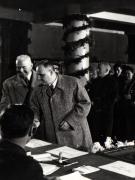 Gh. Gheorghiu-Dej, P. Groza, ş.a., la secţia de votare nr. 3 din circumscripţia electorală „6 Martie” din Capitală (localul Facultăţii de Ştiinţe Juridice).(30.11.1952).