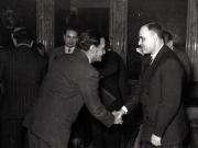 Gh. Gheorghiu-Dej, Gh. Apostol, ş.a., felicită laureaţii Premiului de Stat al R.P.R. pe anii 1950-1951 cu prilejul solemnităţii de la Consiliul de Miniştri.(10.12.1952).