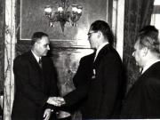 Gh. Gheorghiu-Dej la solemnitatea de la Consiliul de Miniştri înmânează diplomele, medaliile şi premiile laureaţilor Premiului de Stat al R.P.R. pe anii 1950-1951.(10.12.1952).