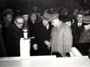 Gh. Gheorghiu-Dej alături de ambasadorul Uniunii Sovietice, A.I. Leontiev, vizitează expoziţia „Economia planificată a R.P.R. în plin progres” din parcul de cultură şi odihnă Herăstrău. Sunt de faţă: E. Bodnăraş, I. Chişinevschi.(15.12.1952).