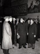 Gh. Gheorghiu-Dej alături de ambasadorul Uniunii Sovietice, A.I. Leontiev, vizitează expoziţia „Economia planificată a R.P.R. în plin progres” din parcul de cultură şi odihnă Herăstrău. Sunt de faţă: Chivu Stoica, ş.a.(15.12.1952).