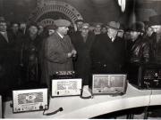 Gh. Gheorghiu-Dej alături de ambasadorul Uniunii Sovietice, A.I. Leontiev, vizitează expoziţia „Economia planificată a R.P.R. în plin progres” din parcul de cultură şi odihnă Herăstrău.(15.12.1952).