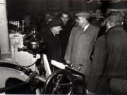 Gh. Gheorghiu-Dej alături de ambasadorul Uniunii Sovietice, A.I. Leontiev, vizitează expoziţia „Economia planificată a R.P.R. în plin progres” din parcul de cultură şi odihnă Herăstrău. Sunt de faţă: I. Chişinevschi, ş.a.(15.12.1952).