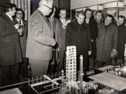 Vizita de lucru a lui Nicolae Ceauşescu şi a altor conducători de partid şi de stat, la Institutul Central de Cercetări Chimice – ICECHIM. (18 martie 1976)