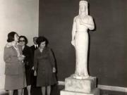 Vizita lui Nicolae Ceauşescu şi a Elenei Ceauşescu în Grecia. Vizita Elenei Ceauşescu la Muzeul Naţional de arheologie din Atena (27 martie 1976). (26-29 martie 1976)