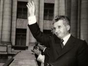 Marea manifestaţie populară a oamenilor muncii din Capitală, consacrată aniversării a 55 de ani de la crearea P.C.R. În faţa sediului C.C. al P.C.R. (8 mai 1976)