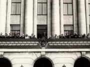 Marea manifestaţie populară a oamenilor muncii din Capitală, consacrată aniversării a 55 de ani de la crearea P.C.R. În faţa sediului C.C. al P.C.R. (8 mai 1976)